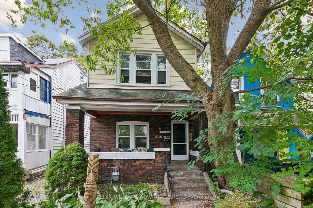 585 Woodbine Avenue Main & 2nd, Toronto E02