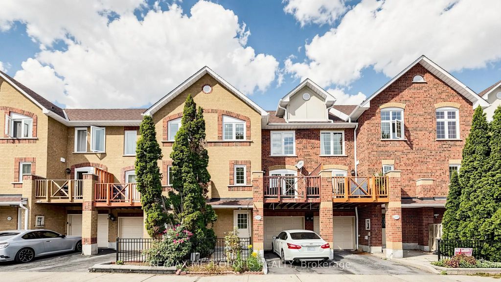 2 Hedge End Road 123, Toronto E11