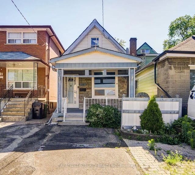 19 Robinson Avenue, Toronto E06