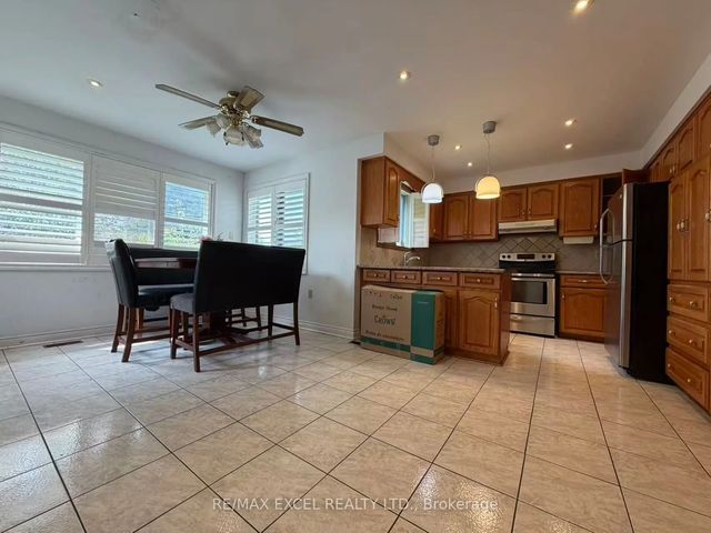 56 Leafield Drive Upper, Toronto E05