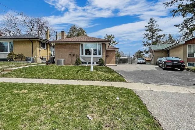 5 Mid Pines Road, Toronto E09