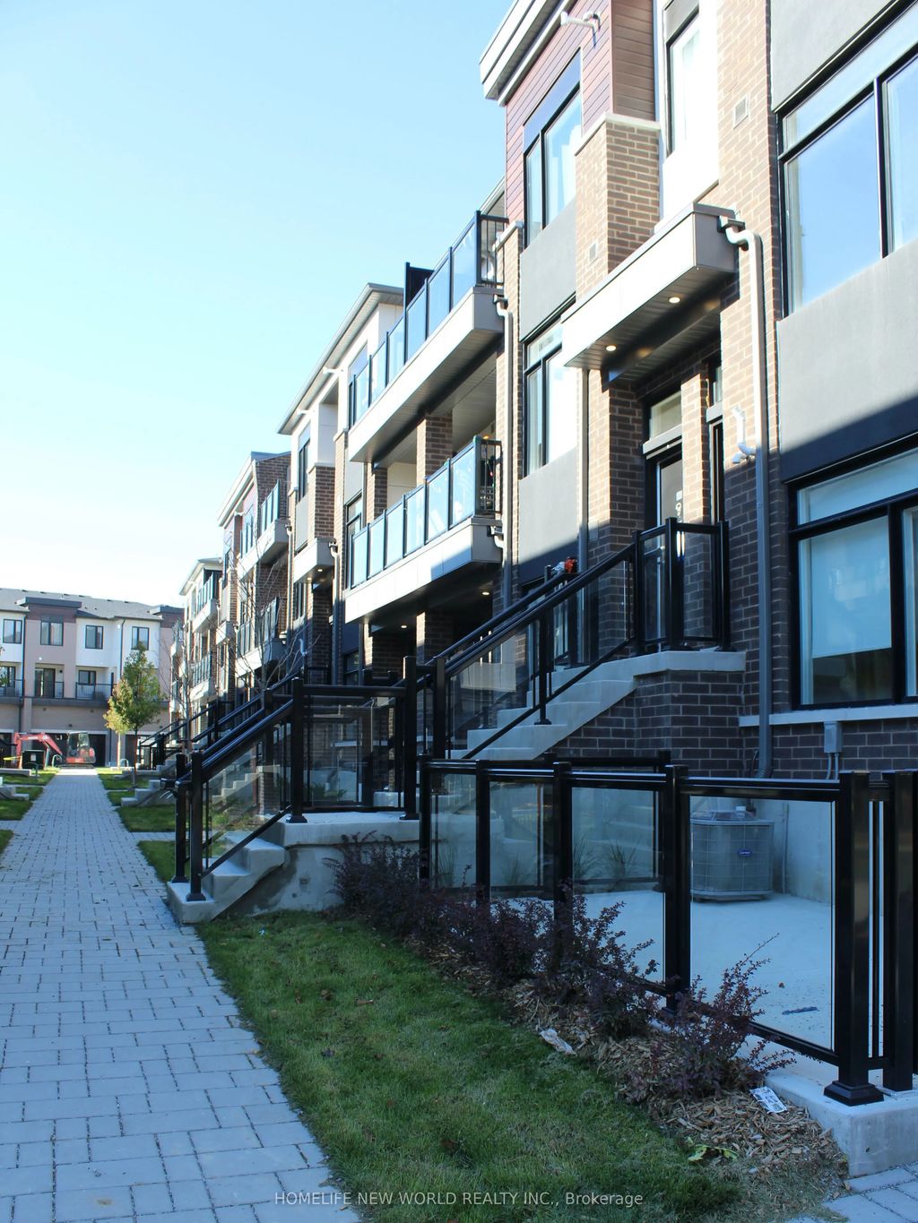 1695 Dersan Street 1419, Pickering