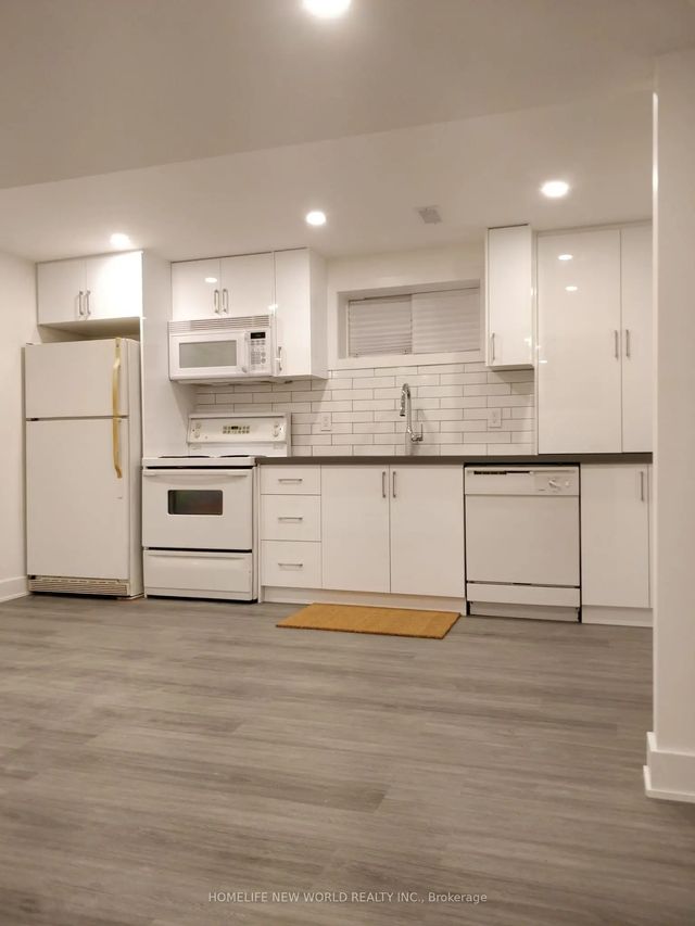 1185 Woodbine Avenue Lower, Toronto E03