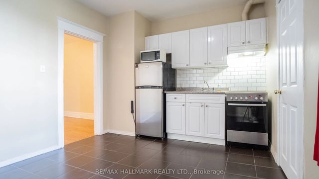 560 Jones Avenue 3, Toronto E01