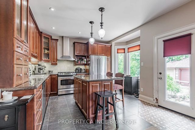 131 Gillard Avenue Upper, Toronto E01