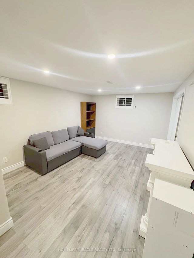 925 Byron Street N, Whitby