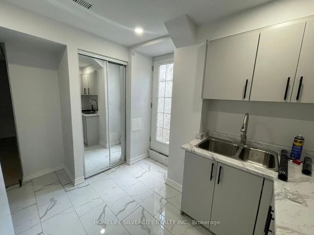 29 Dunstable Drive 2, Whitby