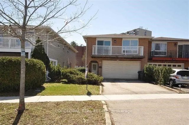 92 Heatherside Drive Main, Toronto E05