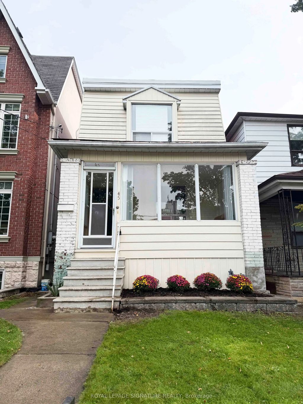 45 Eaton Avenue, Toronto E03