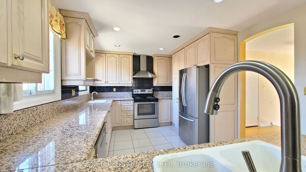 424 Military Trail, Toronto E09
