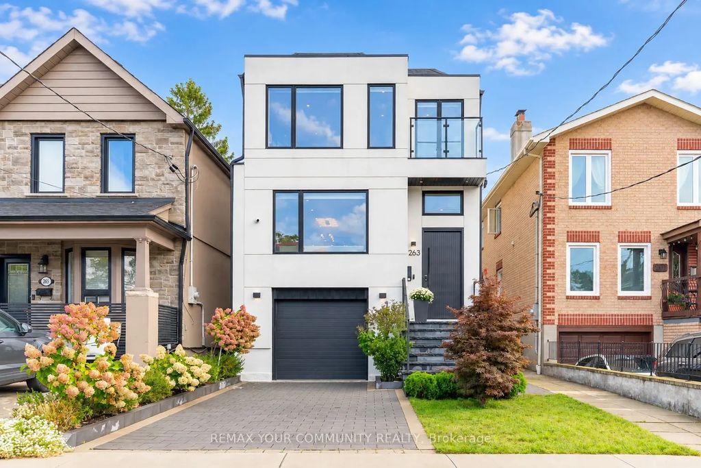 263 Linsmore Crescent, Toronto E03