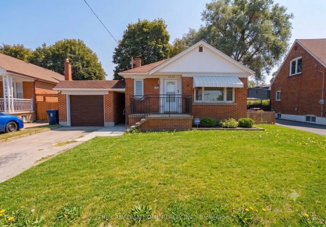 1373 Pharmacy Avenue, Toronto E04