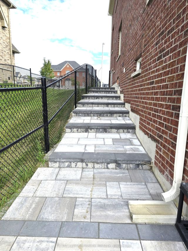 137 Jack Potts Way Bsmt, Clarington