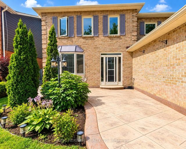 1221 Fieldstone Circle, Pickering