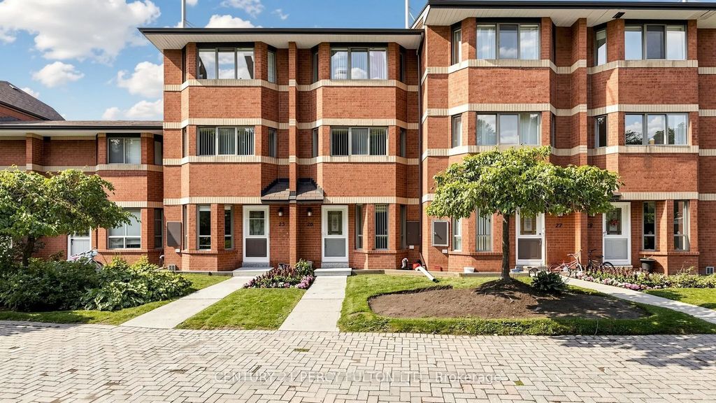 2472 Eglinton Avenue E Th26, Toronto E08