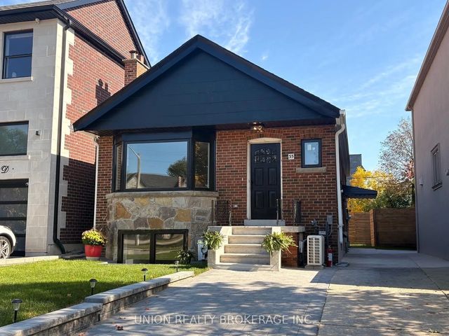 35 Elmview Drive Main, Toronto E06