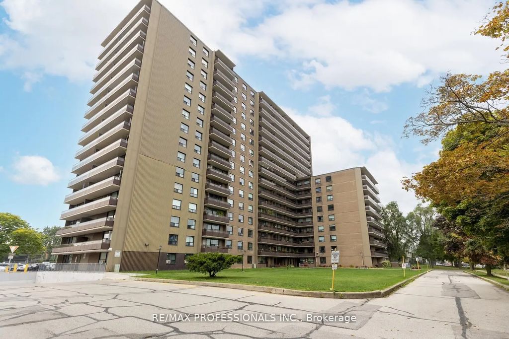 180 Markham Road 1704, Toronto E08