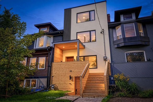 26 Caroline Avenue, Toronto E01