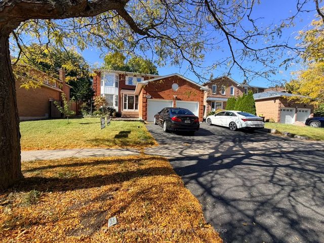504 Lightfoot Place Lower, Pickering
