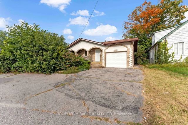 2033 Simcoe Street N, Oshawa