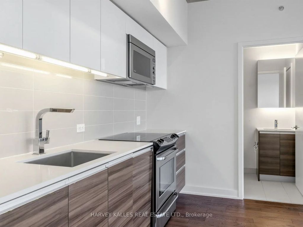 1190 Dundas Street E 1114, Toronto E01