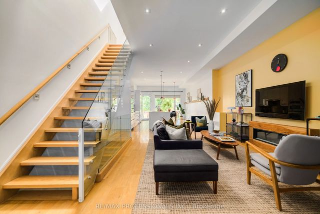777 Eastern Avenue, Toronto E01