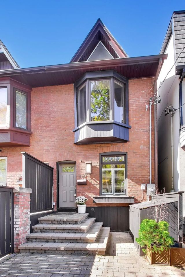 102 Gough Avenue, Toronto E03