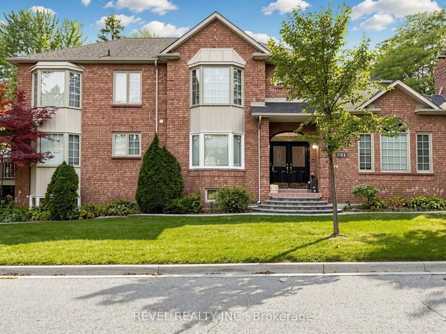 831 Regal Crescent Lower, Pickering