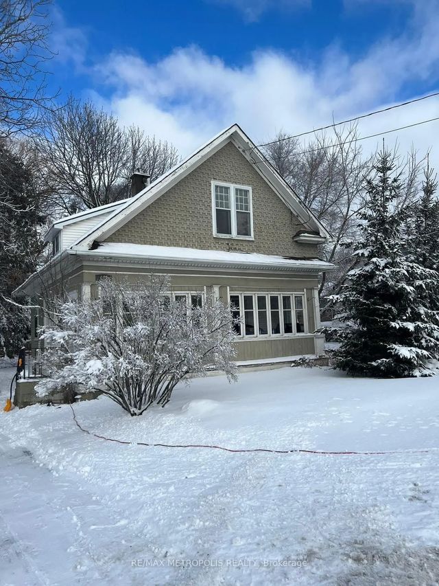 688 King Street W, Oshawa