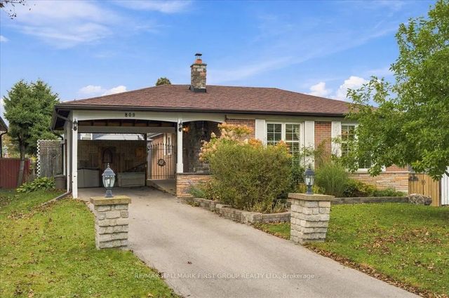 809 Bem Avenue, Pickering