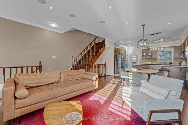 99 John Bell Crescent, Toronto E04