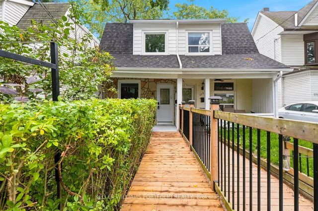 179 Oakcrest Avenue, Toronto E02