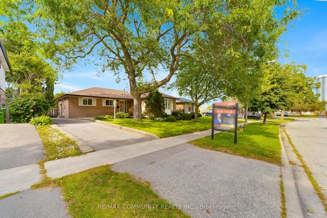 30 Bridlington Street, Toronto E09