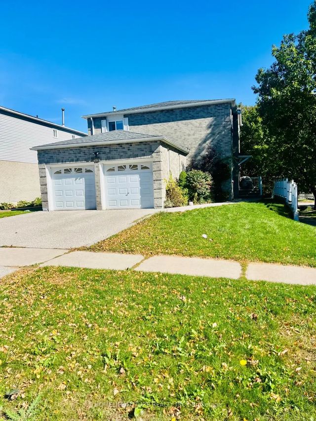 1669 Beaton Way Main & 2nd, Pickering