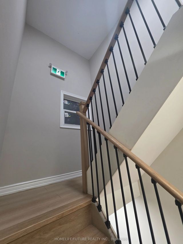 2983 Lawrence Avenue E, Toronto E09