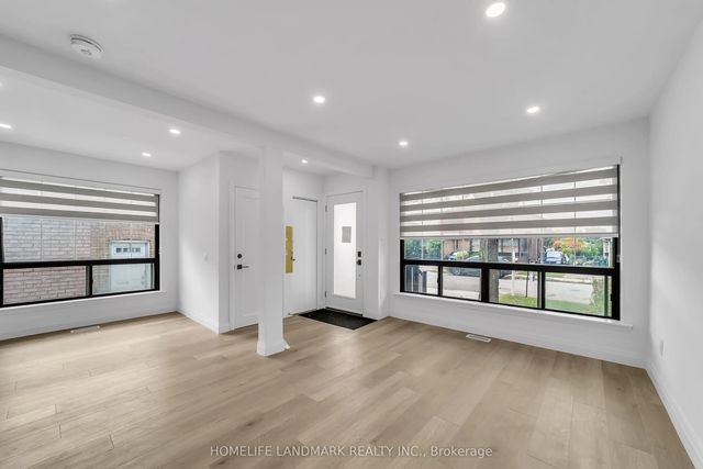 31a (main Floor) Laurel Avenue, Toronto E04