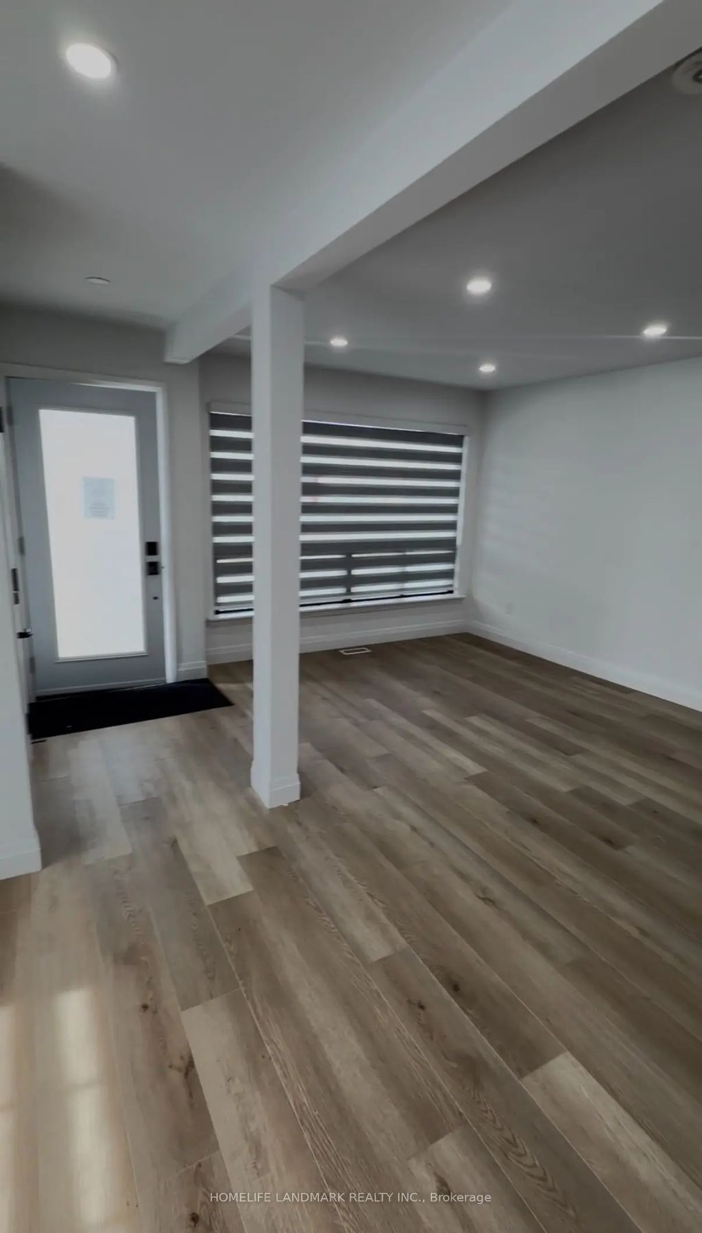 31a (main Floor) Laurel Avenue, Toronto E04