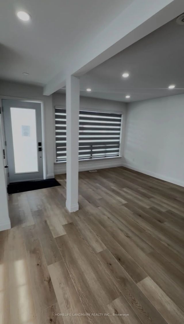 31a (main Floor) Laurel Avenue, Toronto E04