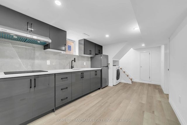 31a (basement) Laurel Avenue, Toronto E04