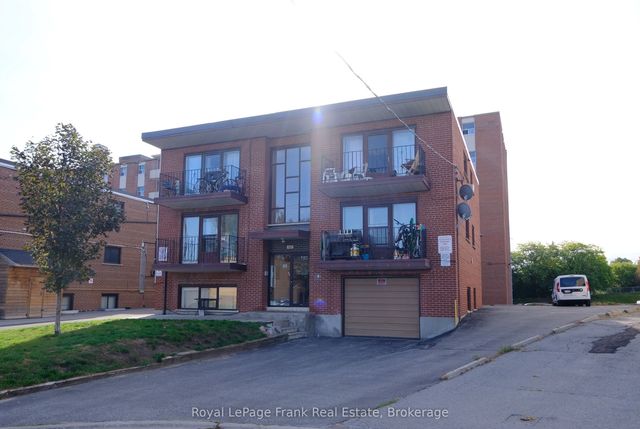 365 Elgin Court 3, Oshawa