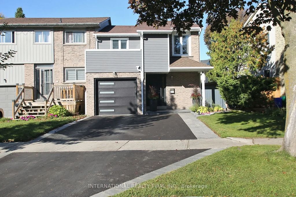 1876 Bicroft Court, Pickering