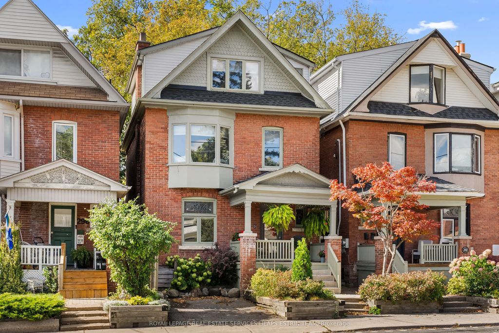 300 Woodbine Avenue, Toronto E02