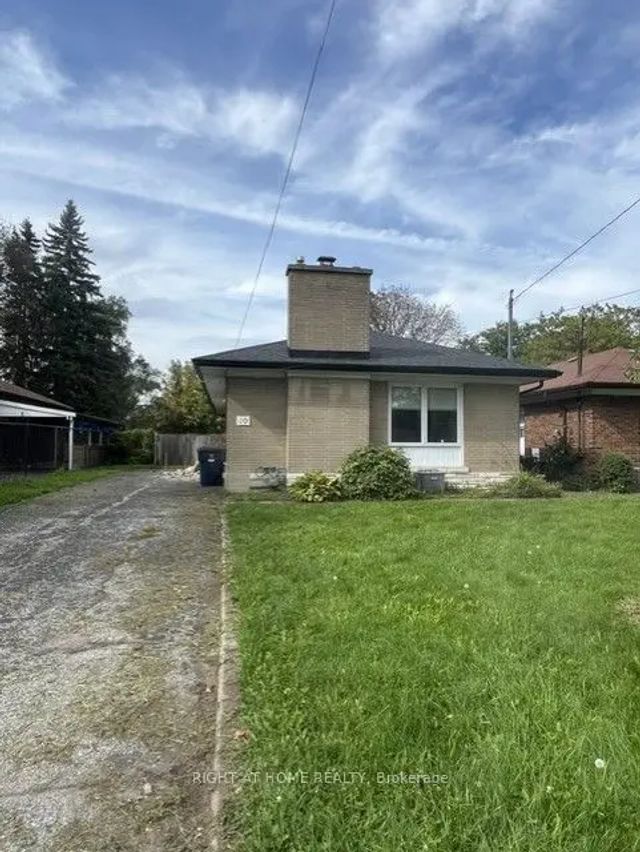 10 Shenley Road Main, Toronto E04