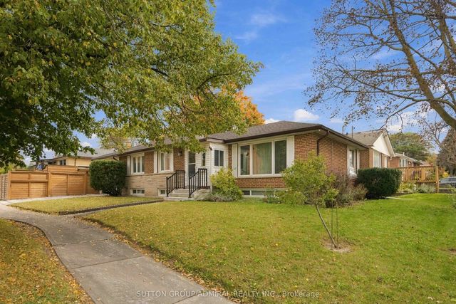 11 Summerglade Drive, Toronto E07