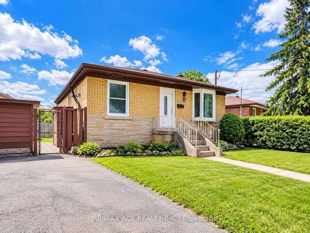 6 Shawford Crescent Main, Toronto E09