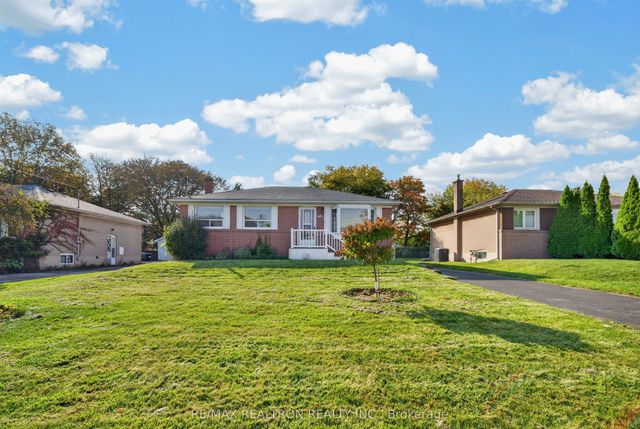 32 Linton Avenue, Ajax