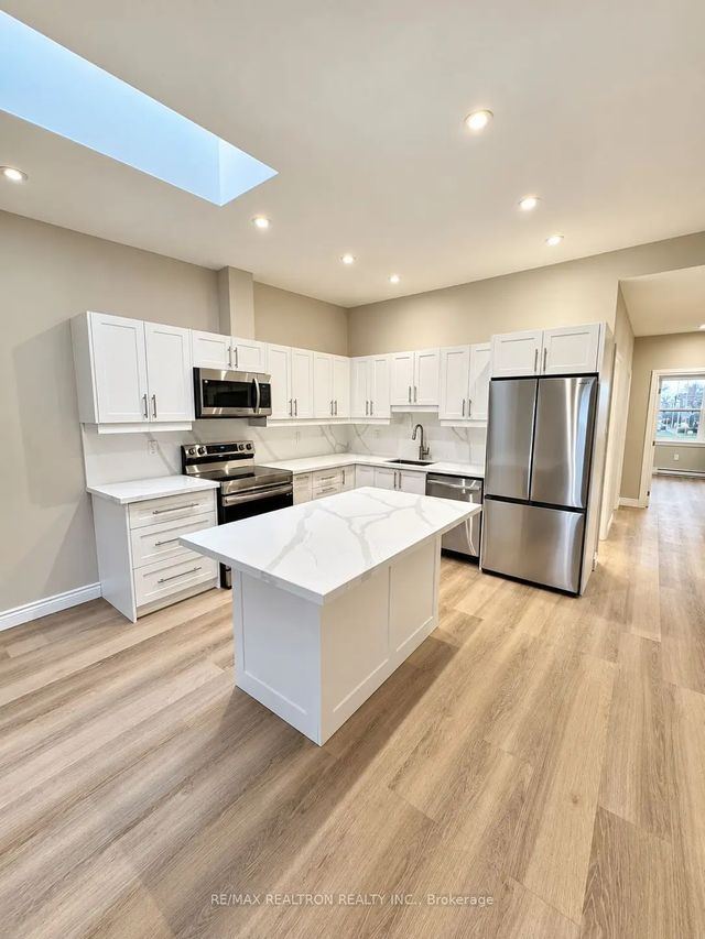 2157 Danforth Avenue Upper, Toronto E02