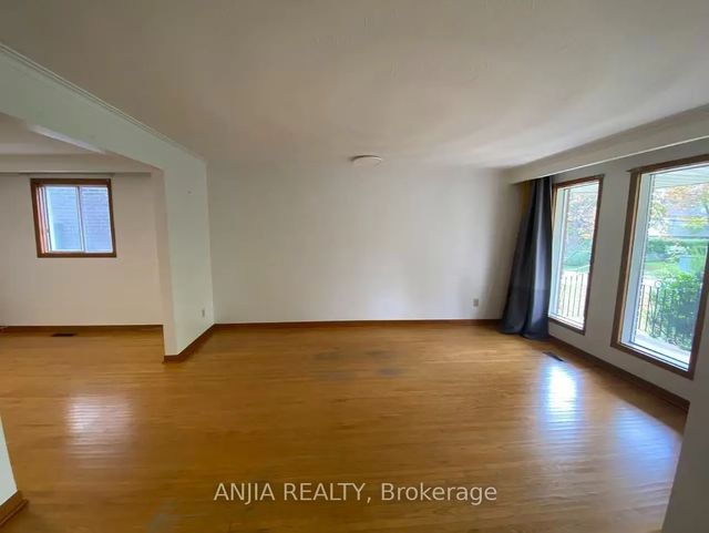 31 Donalda Crescent, Toronto E07