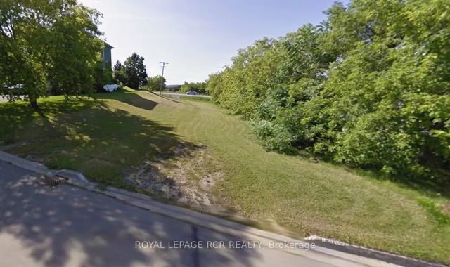 9-11 Annamaria Drive, Georgina