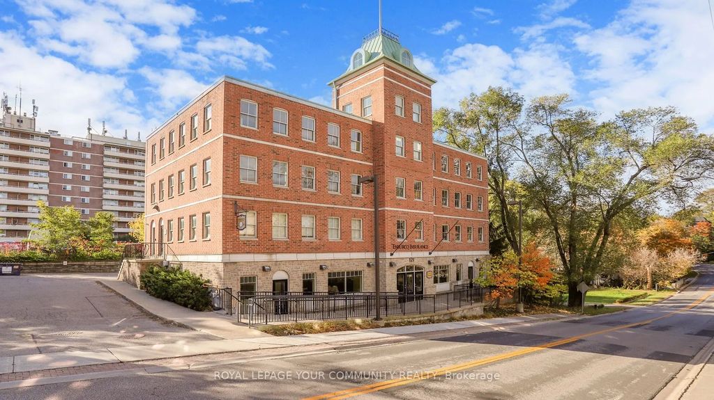 121 Robinson Street, Markham